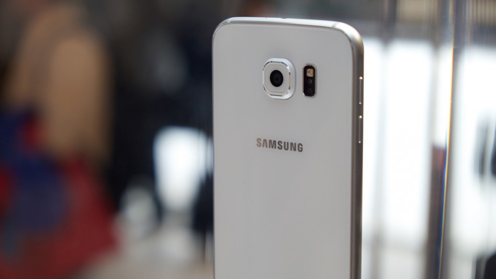 Samsung Galaxy S6 em pe