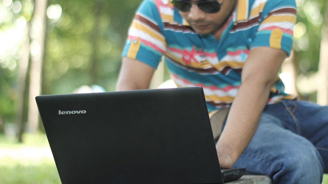 Usando laptop da Lenovo