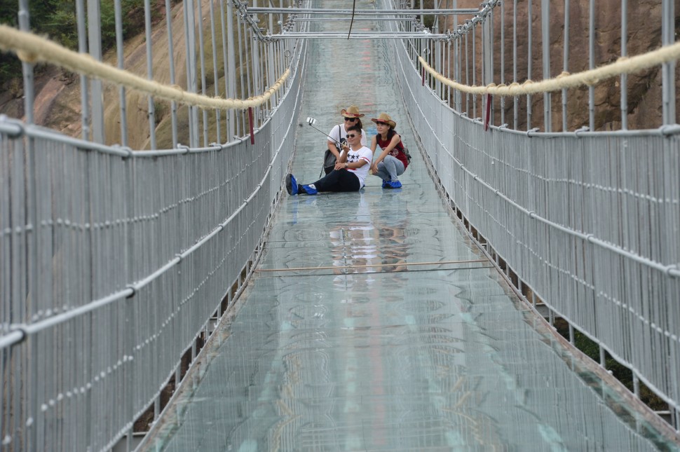A maior ponte de vidro do planeta foi feita para quem gosta de ficar assustado