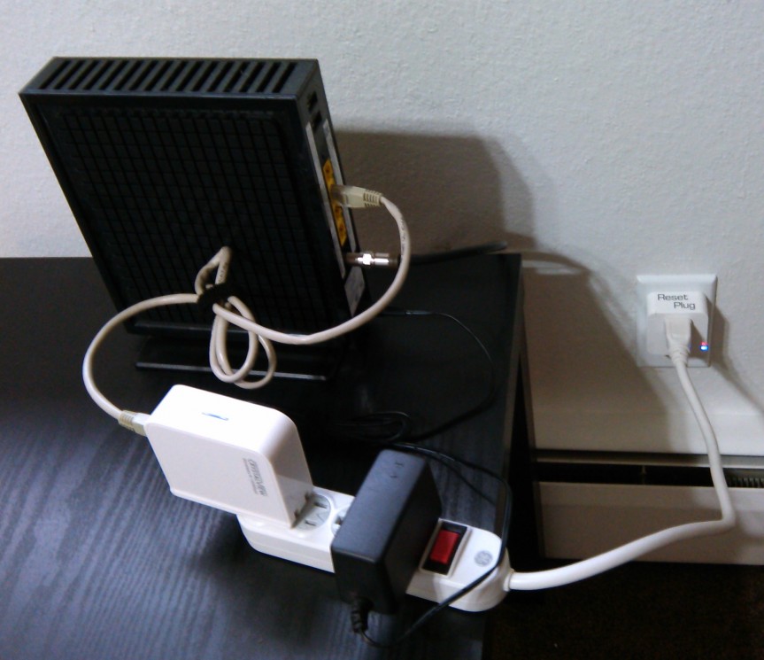 ResetPlug_Cable_modem_power_strip_and_WiFi_router