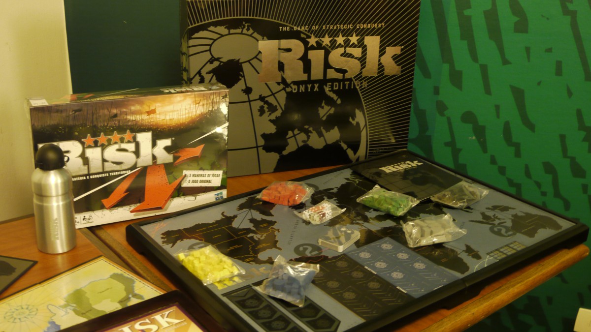 Jogo de Tabuleiro RISK Hasbro (Clássico)