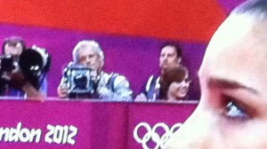 O que esta câmera velha faz nas Olimpíadas?