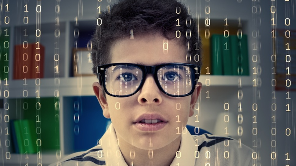 Criança de óculos com números binários caindo na sua frente.