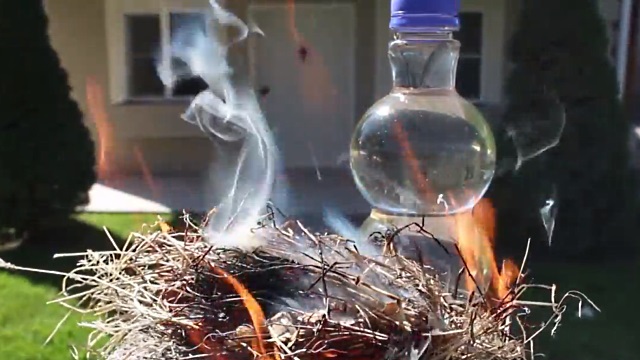 Vídeo] Sim, você pode criar fogo usando água