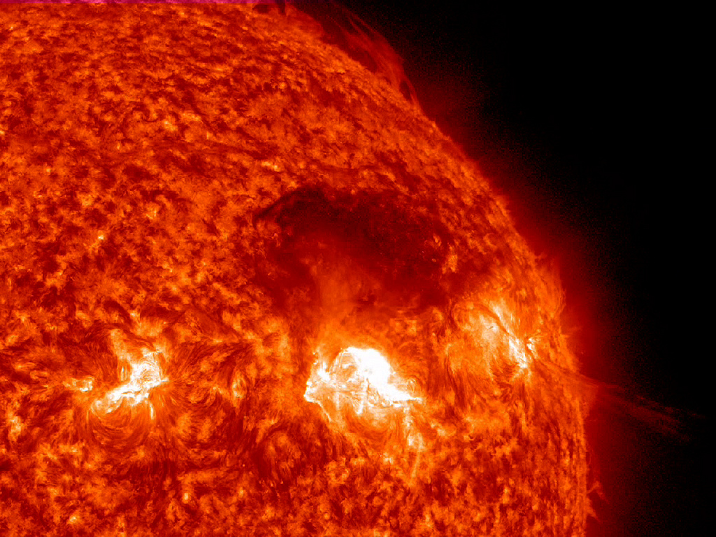 Ария солнце. Магнитные бури. Солнце извергался на землю. Солар солнце ариев. Магнитные бури 2003.