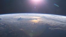 Um pedaço misterioso de lixo espacial está em rota de colisão com a Terra