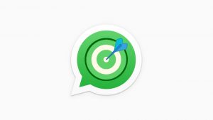 Montagem com um alvo e um dardo no centro do logo do WhatsApp