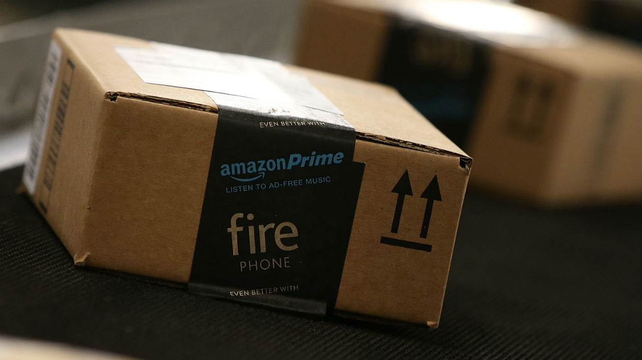 Caixa com logotipo do Amazon Prime