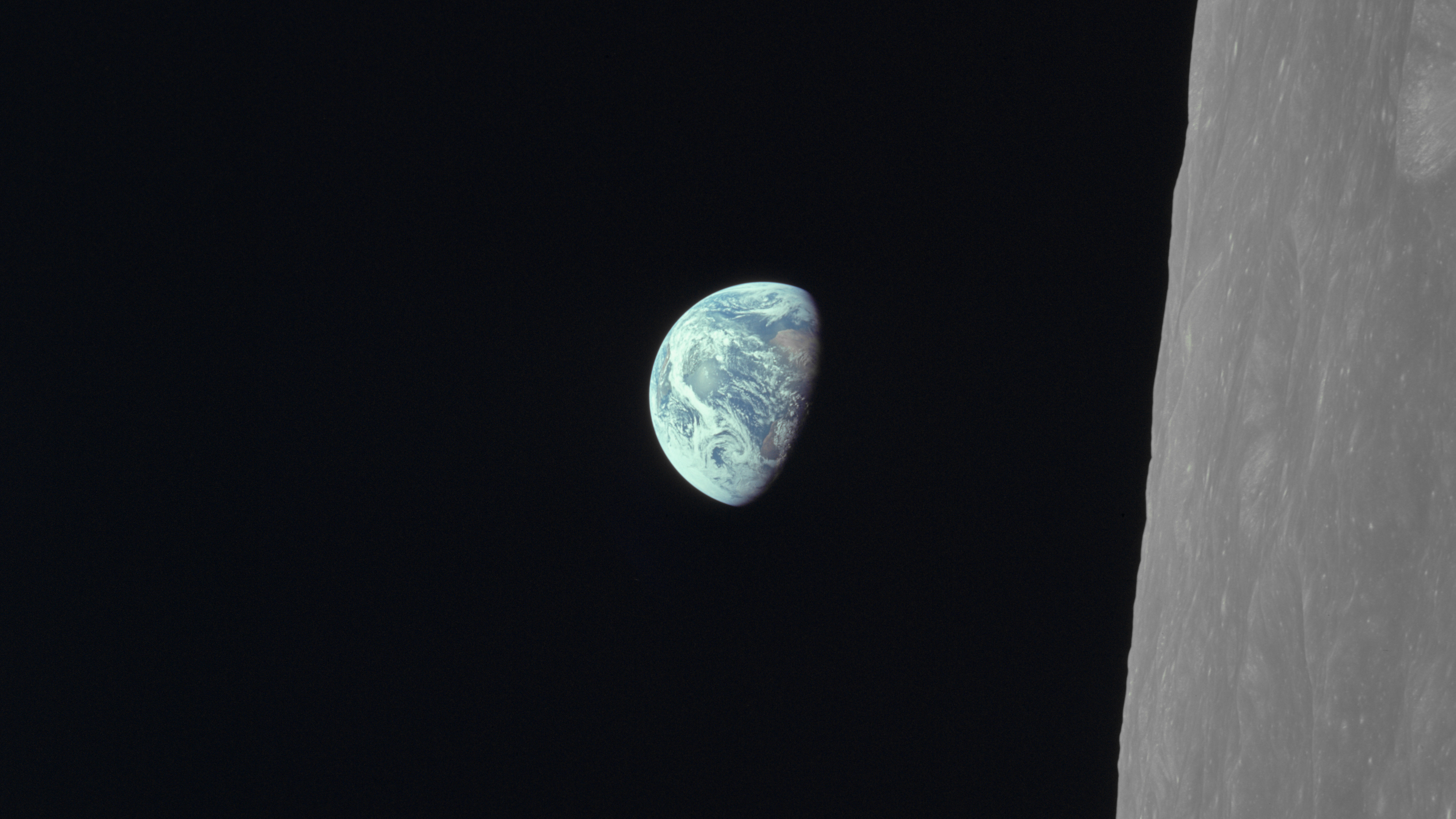 Фальшивая луна все главы. Earthrise 1968. Вид земли с Луны. Луна и земля. Снимок земли с Луны.