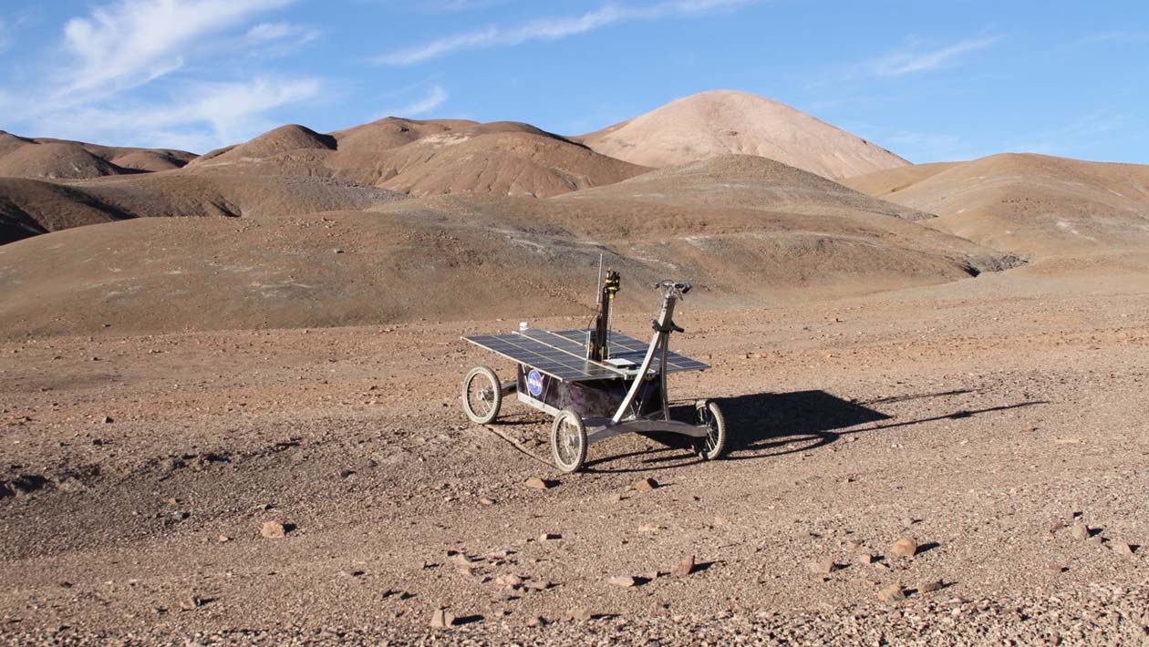 Sonda autônoma do tipo rover usada em experimento no Deserto do Atacama