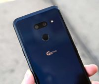 Traseira do LG G8 com detalhes para as câmeras.