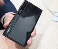 Huawei Mate X com detalhe na dobradiça