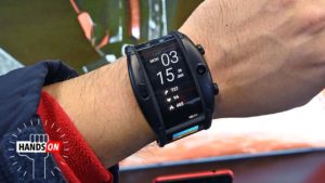 Smartwatch com tela flexível Nubia Alpha