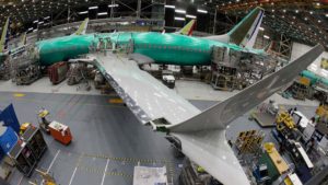 Boeing 737 MAX 8 sendo montado em uma instalação da empresa em Renton, Washington, em 27 de março de 2019.