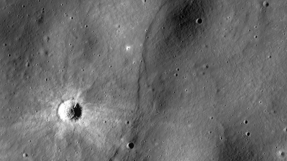 Escarpa lunar mostra possível falha em nosso satélite natural