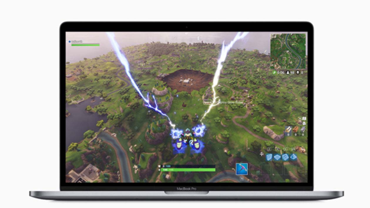 MacBook Pro exibindo tela com jogo Fortnite