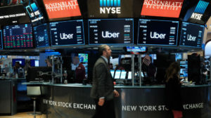 Logotipo da Uber é mostrado na Bolsa de Nova York