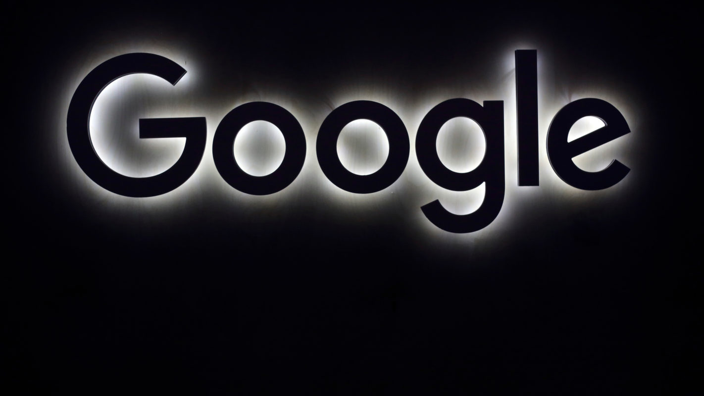 Logotipo do Google em fundo preto