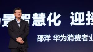 Shao Yang, executivo da Huawei, durante apresentação na CES Asia