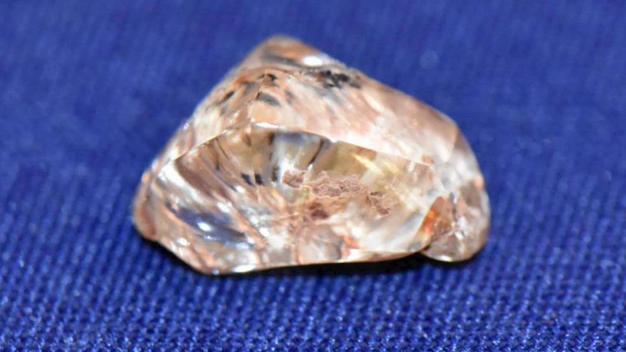 Diamante encontrado no Parque Estadual Crater of Diamonds nos EUA