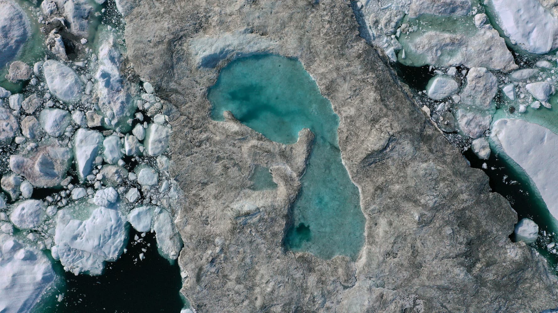 Região da Groenlândia com gelo derretido