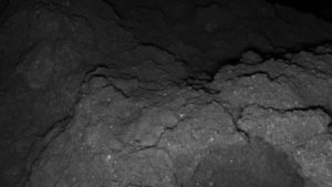 Imagem de asteroide Ryugu tirada pela sonda MASCOT