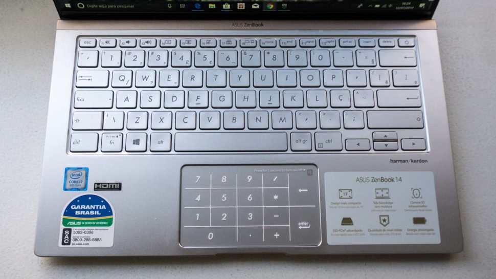 Detalhe do teclado retroiluminado do Zenbook 14