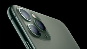 Detalhe das três câmeras do iPhone 11 Pro