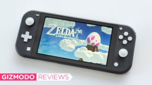 Nintendo Switch Lite com Zelda Link’s Awakening aberto