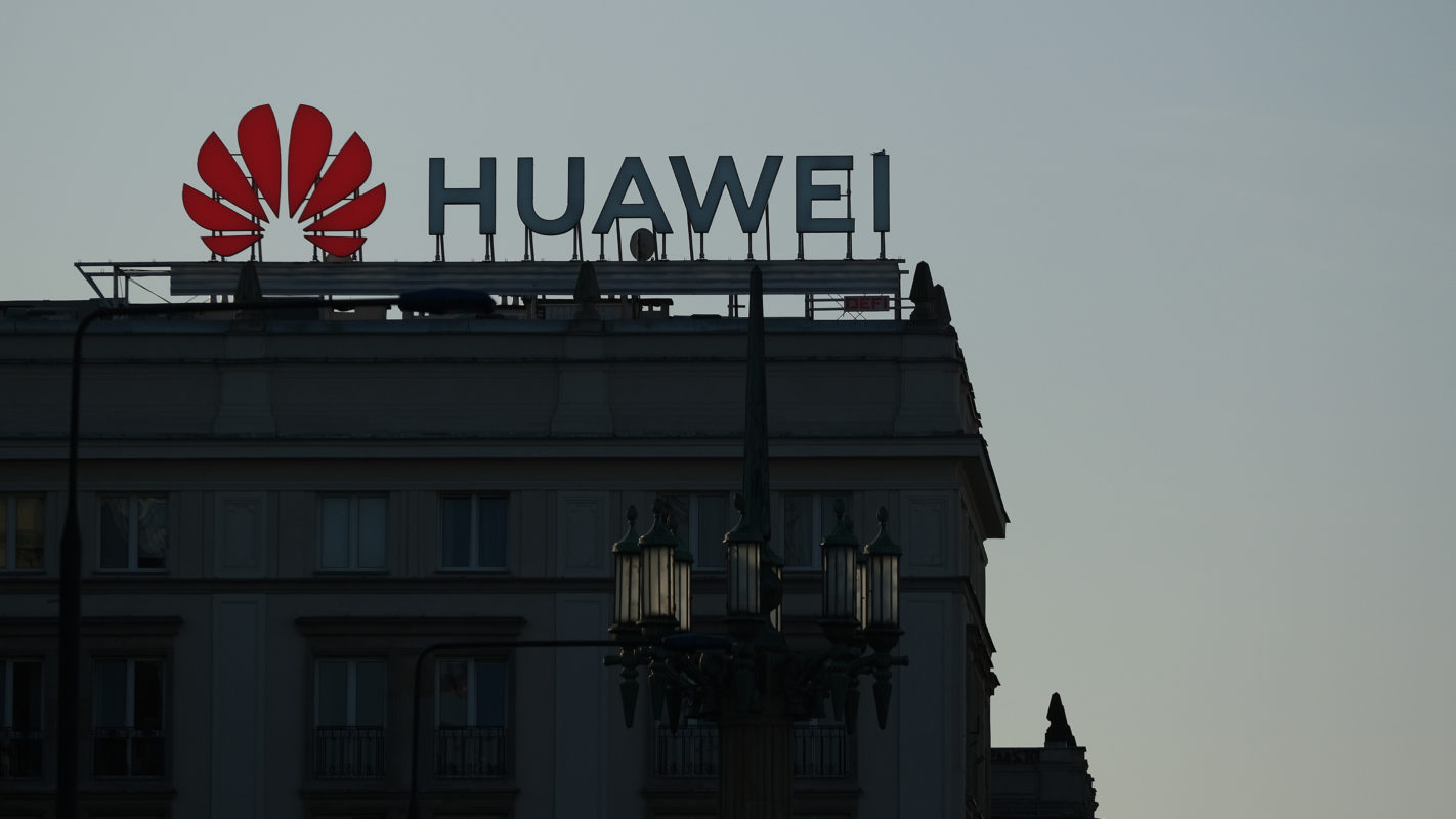 Prédio com logotipo da Huawei