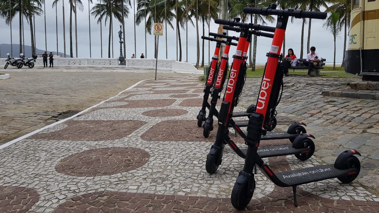 Patinetes elétricos da Uber em Santos
