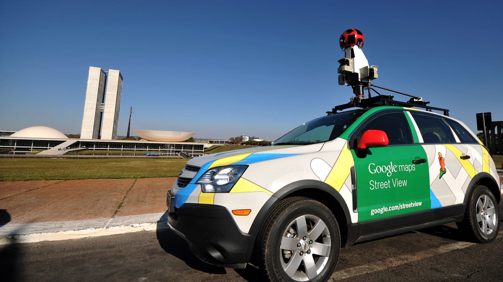 Carro do Google Street View em frente à Praça dos Três Poderes