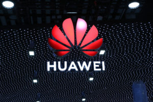 Logotipo da Huawei durante Mobile World Congress 2019. Crédito: Huawei