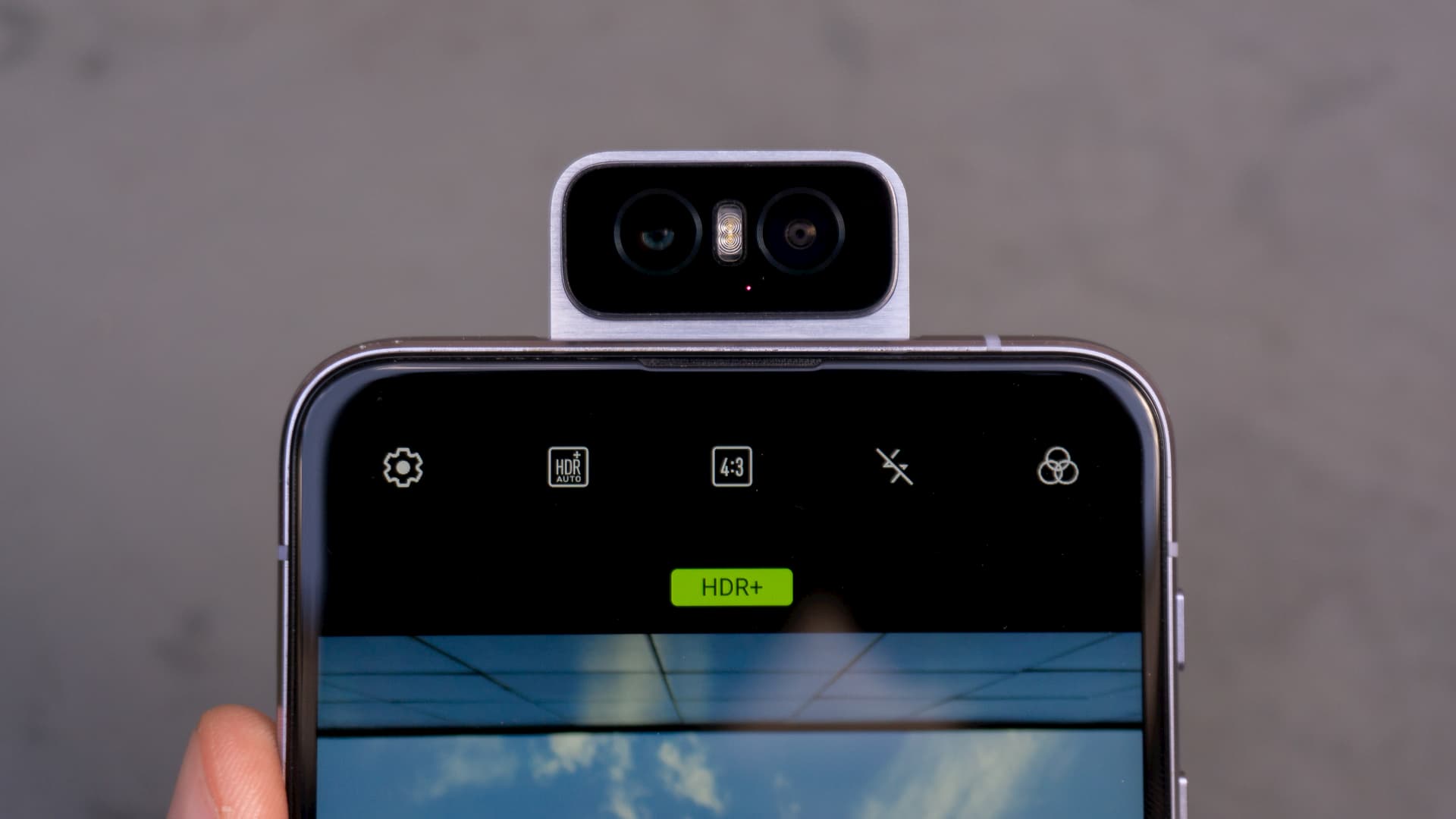 Detalhe da câmera do Asus Zenfone 6