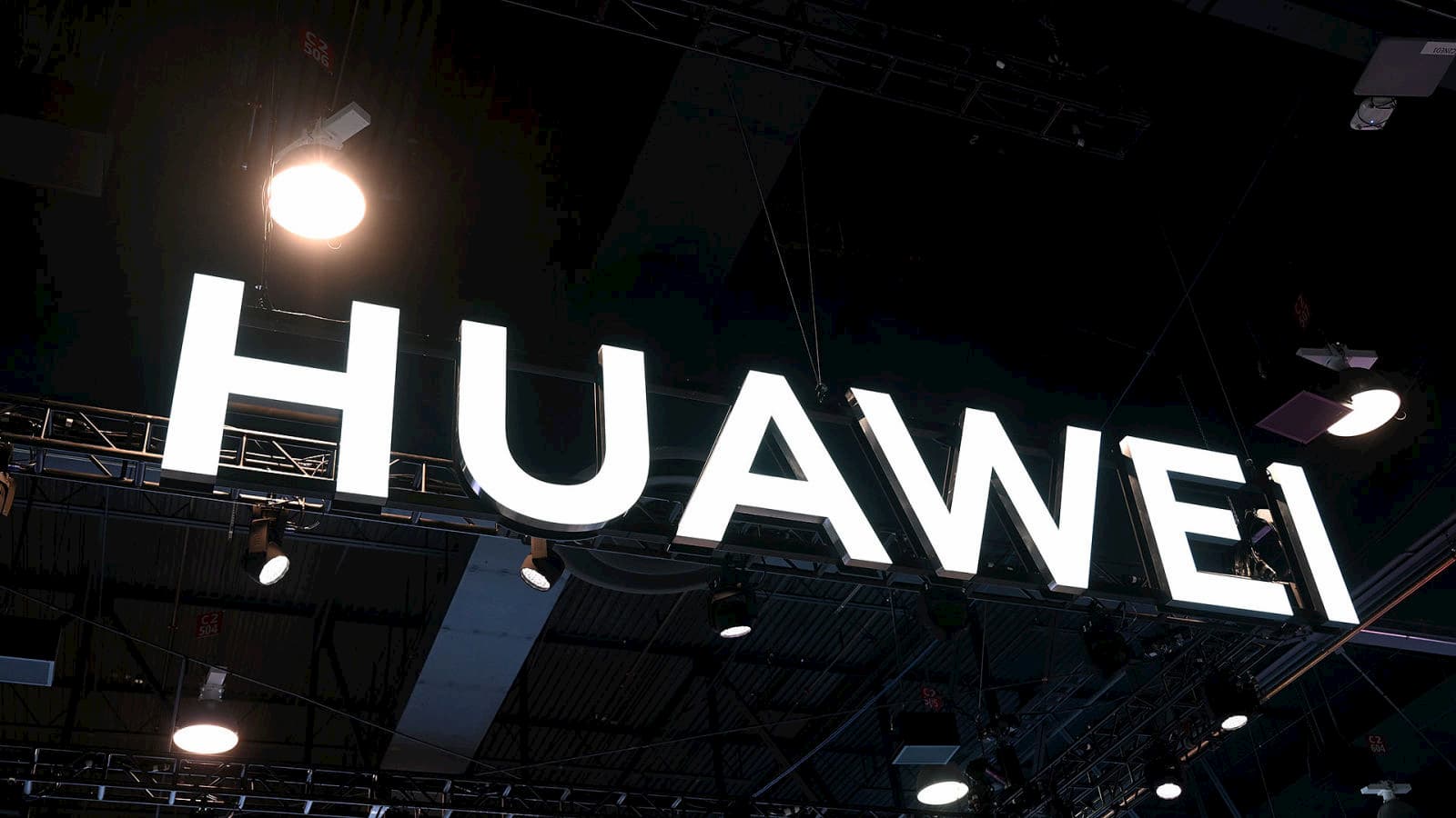 Logo da Huawei em estande