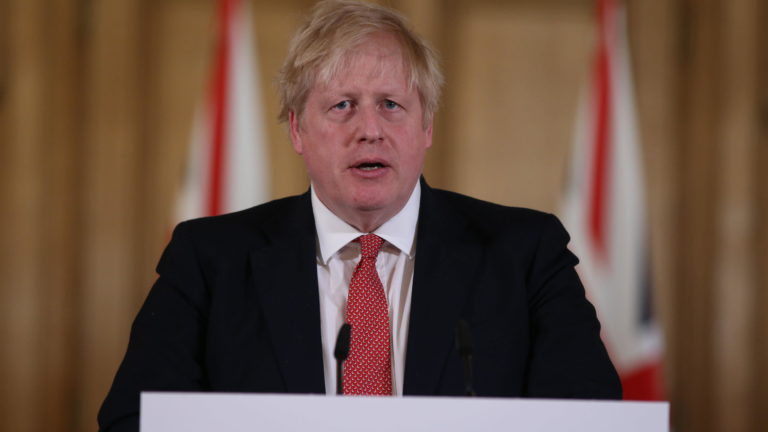 Primeiro-ministro do Reino Unido, Boris Johnson, durante pronunciamento. Crédito: Getty Images