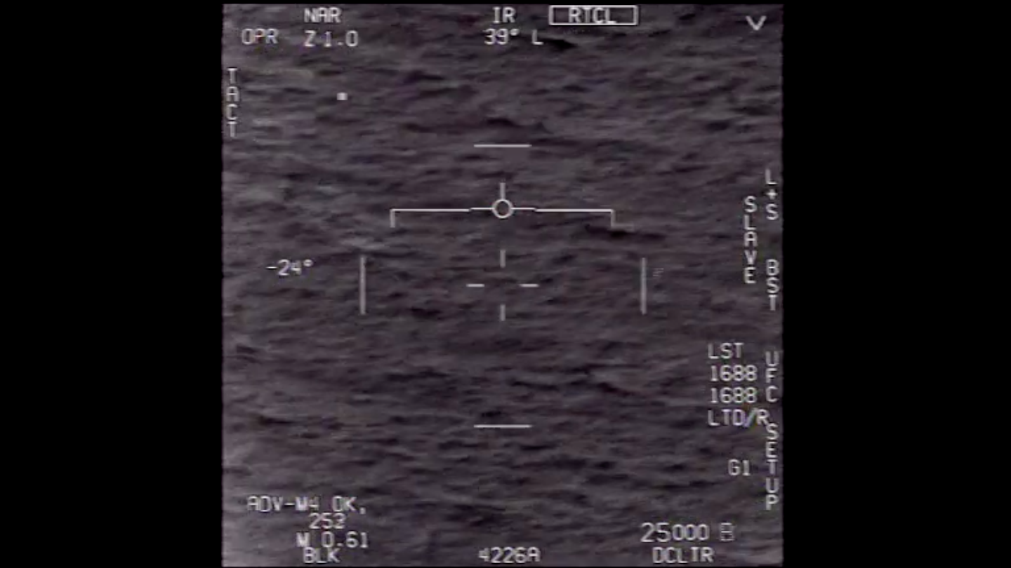 Captura de tela de um dos vídeos da Marinha