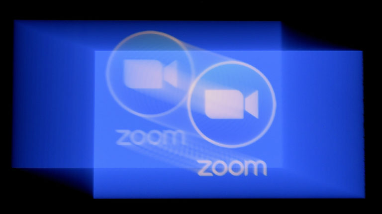 Logotipo da plataforma de conferência Zoom. Crédito: Olivier Douliery/AFP (Getty Images)