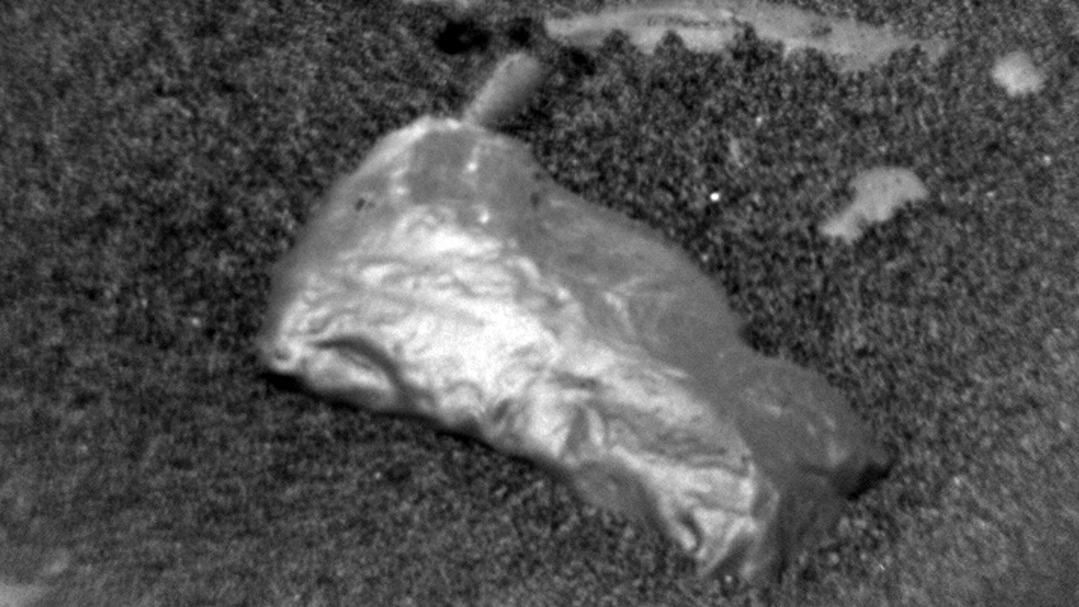 Pedaço de meteorito de metal em Marte. Crédito: NASA/JPL-Caltech/LANL