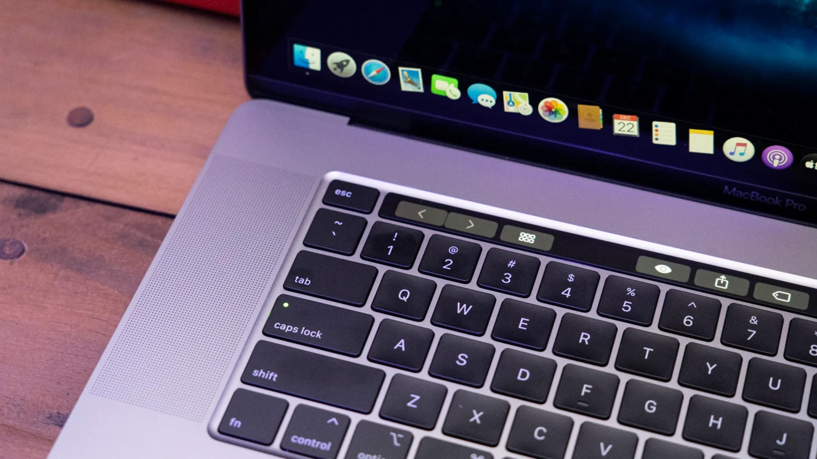 Detalhe do teclado do novo MacBook Pro 13