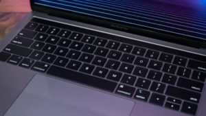 Detalhe do teclado do MacBook Pro