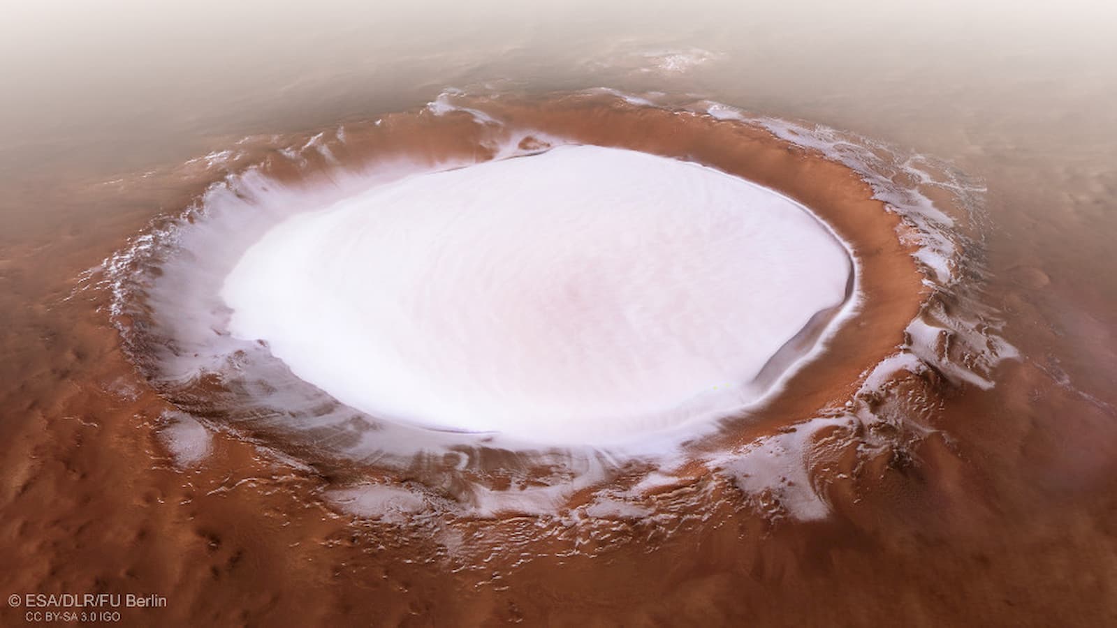 Perspectiva oblíqua da cratera de Korolev