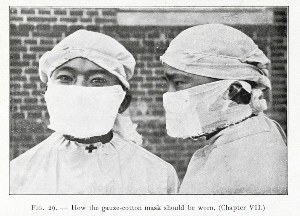 Fotografia que descreve como a máscara de gaze e algodão deve ser usada