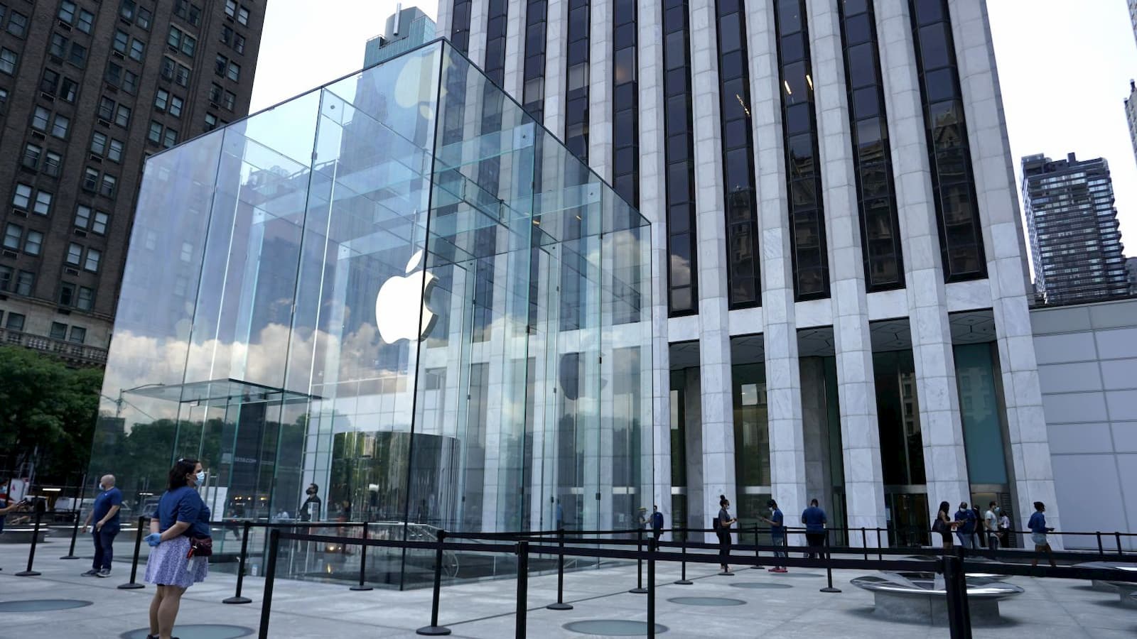 Loja da Apple na Quinta Avenida, em Nova Yorque, em 22 de junho de 2020.