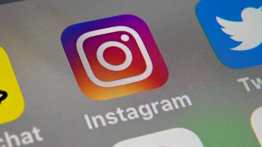 O iOS 14 descobre que o Instagram liga a câmera quando não deveria