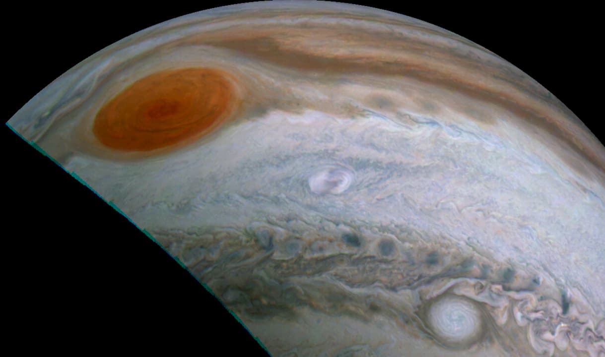 Outra vista da nova mancha, capturada pela Juno