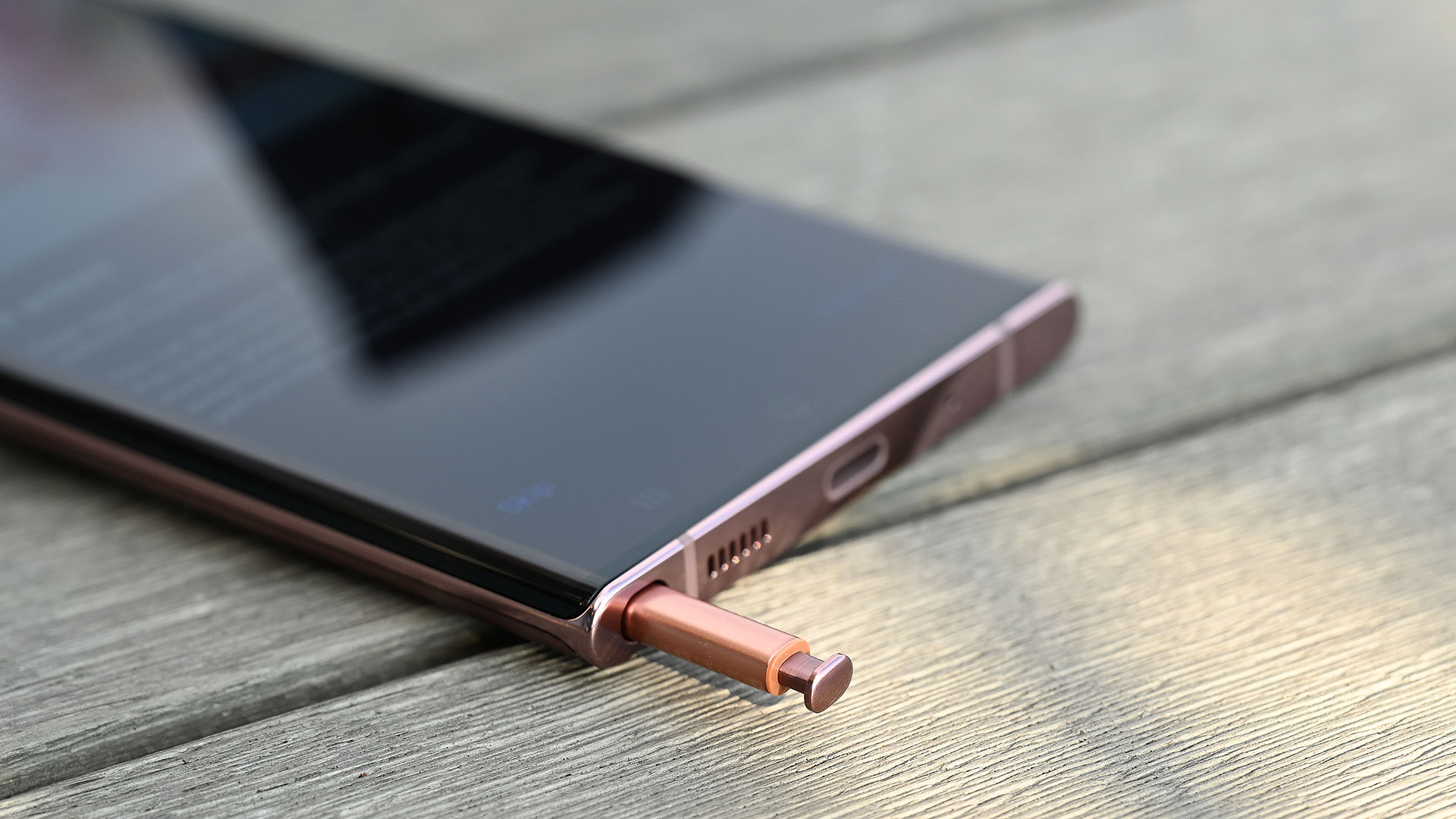 Detalhe da S Pen, do Galaxy Note 20 Ultra. Crédito: Sam Rutherford/Gizmodo