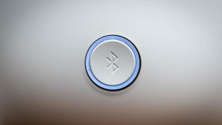 Botão com logotipo do Bluetooth. Crédito: Omar Torres/Contributor (Getty Images)