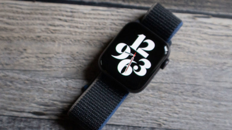 Apple Watch SE. Crédito: Victoria Song/Gizmodo