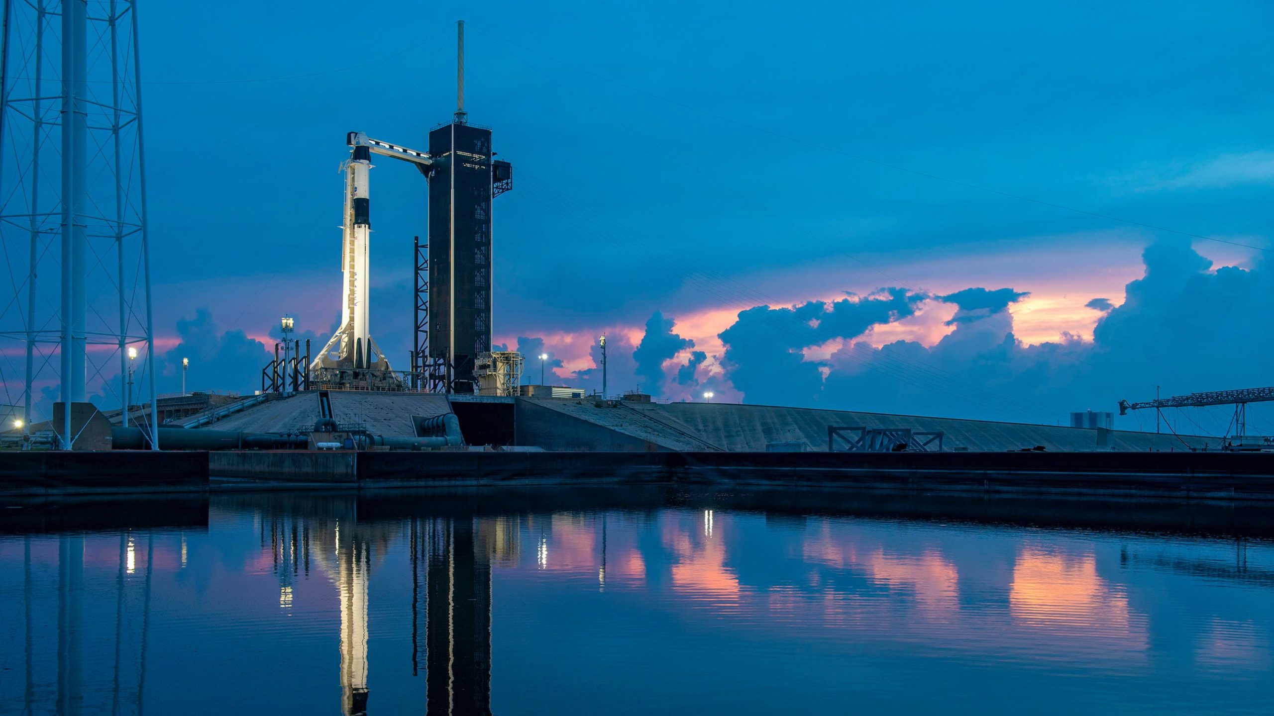 Imagem fornecida pela SpaceX do foguete Falcon 9 no Kennedy Space Center, em 26 de maio de 2020, no Cabo Canaveral, na Flórida. Crédito: SpaceX/Divulgação (Getty Images)